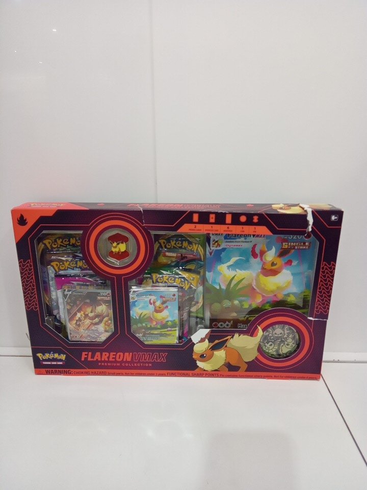 Flareon VMAX Premium Collection Box